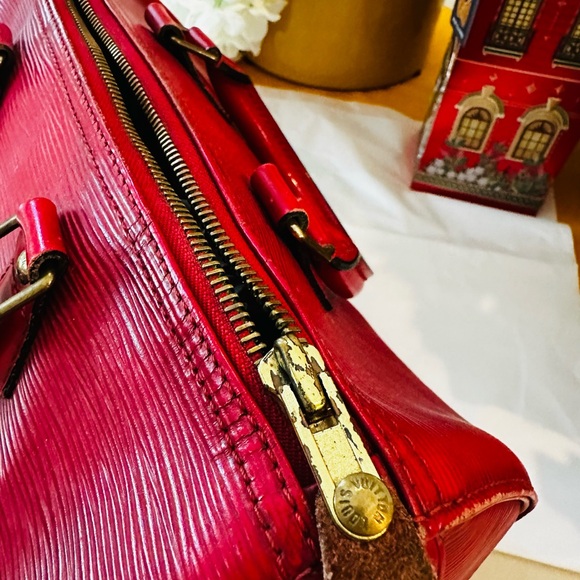 Louis Vuitton Red Epi Leather Handbag - Picture 5 of 16